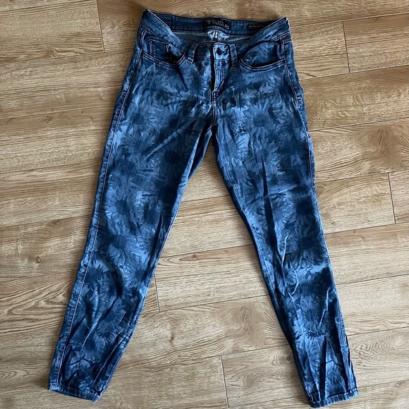 Guess Sunflower Print Jeans Size 27, length 28” - Picture 1 of 6